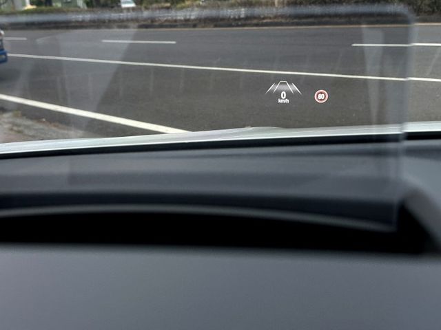 原鈑件 渦輪 I-KEY摸門 快撥片 電椅腰靠 偏離 ACC全速域跟車 急煞 HUD 導航 倒顯 B&O音響 運動轎旅  第13張相片