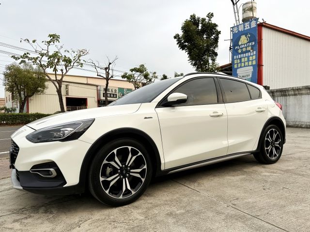 原鈑件 渦輪 I-KEY摸門 快撥片 電椅腰靠 偏離 ACC全速域跟車 急煞 HUD 導航 倒顯 B&O音響 運動轎旅  第20張相片