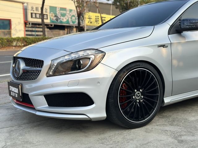 賓士小鋼炮 SPORT空力套件 AMG調挍 卡鉗 渦輪 天窗 定速 快撥片 雙腰靠跑車椅 高級音響 主動安全預防 超犀利  第3張相片