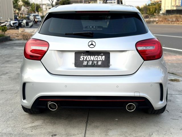 賓士小鋼炮 SPORT空力套件 AMG調挍 卡鉗 渦輪 天窗 定速 快撥片 雙腰靠跑車椅 高級音響 主動安全預防 超犀利  第4張相片