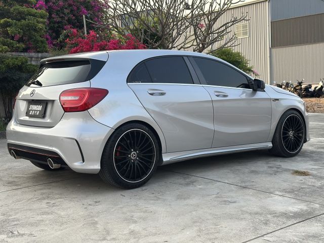 賓士小鋼炮 SPORT空力套件 AMG調挍 卡鉗 渦輪 天窗 定速 快撥片 雙腰靠跑車椅 高級音響 主動安全預防 超犀利  第5張相片