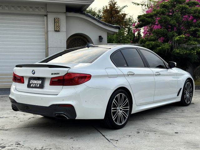 M版 530I 天窗 撥片 陡坡 偏離 換道 氣氛燈 充電盤 HK音響 4輪剛換新 19吋M版鋁圈  第2張相片