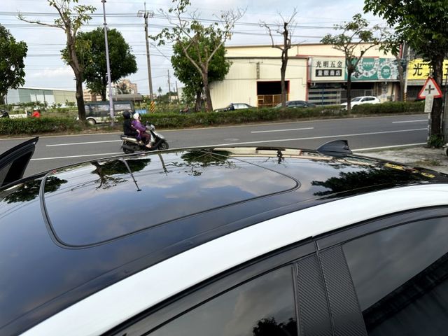 M版 530I 天窗 撥片 陡坡 偏離 換道 氣氛燈 充電盤 HK音響 4輪剛換新 19吋M版鋁圈  第4張相片