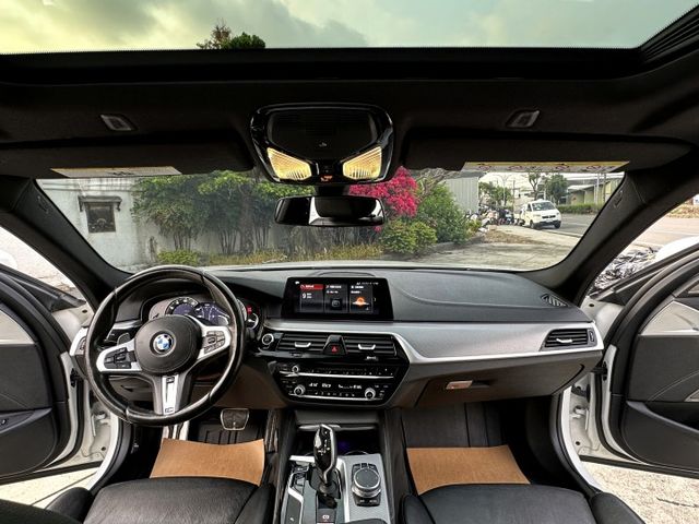 M版 530I 天窗 撥片 陡坡 偏離 換道 氣氛燈 充電盤 HK音響 4輪剛換新 19吋M版鋁圈  第11張相片