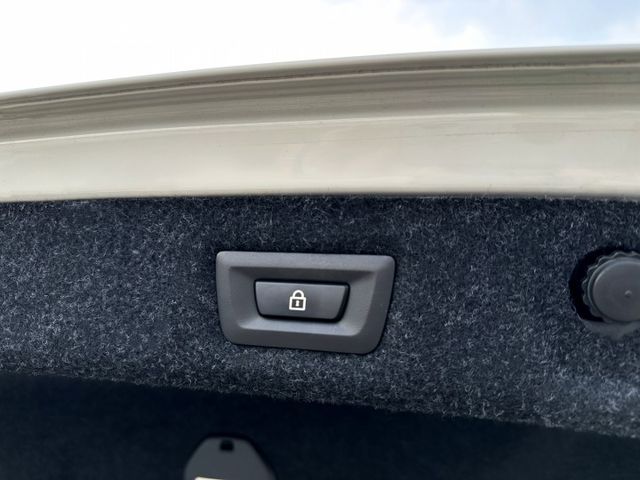 M版 530I 天窗 撥片 陡坡 偏離 換道 氣氛燈 充電盤 HK音響 4輪剛換新 19吋M版鋁圈  第18張相片