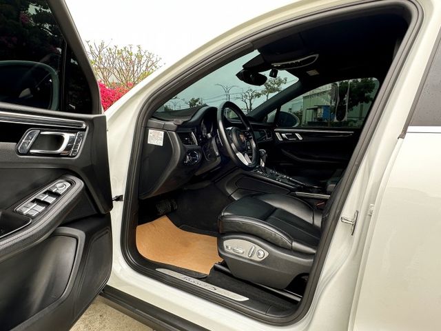MACAN S Diesel 4WD 快撥片 雙記憶電椅 腿拖 HID主動轉向頭燈 電動尾門 21吋圈 體驗操控多模式  第4張相片