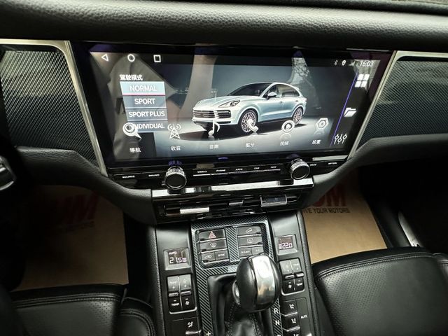 MACAN S Diesel 4WD 快撥片 雙記憶電椅 腿拖 HID主動轉向頭燈 電動尾門 21吋圈 體驗操控多模式  第5張相片