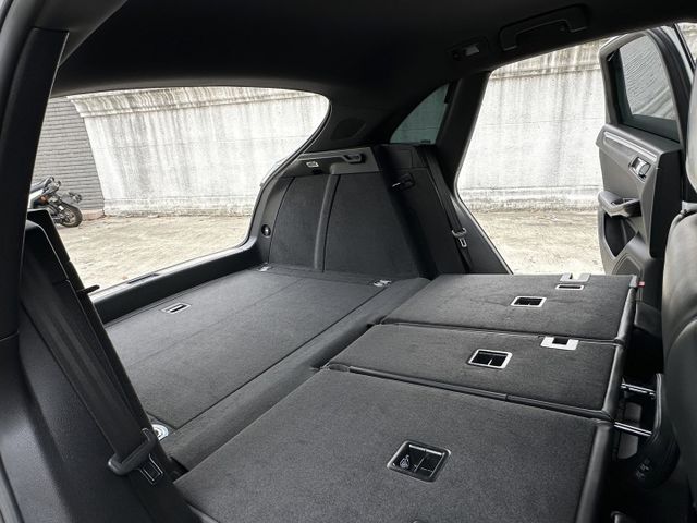 MACAN S Diesel 4WD 快撥片 雙記憶電椅 腿拖 HID主動轉向頭燈 電動尾門 21吋圈 體驗操控多模式  第18張相片