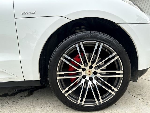 MACAN S Diesel 4WD 快撥片 雙記憶電椅 腿拖 HID主動轉向頭燈 電動尾門 21吋圈 體驗操控多模式  第19張相片