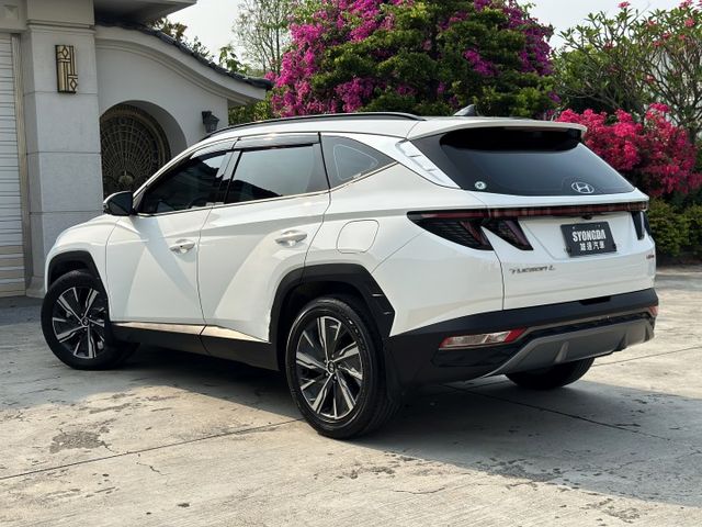 GLT-C頂級 油電休旅 全景天窗 雙冷熱通風電動椅 腰靠 ACC 偏離 盲點 換道 環景 急煞 電尾門 CARPLAY  第2張相片