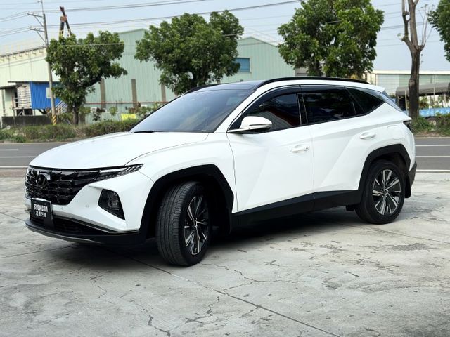 GLT-C頂級 油電休旅 全景天窗 雙冷熱通風電動椅 腰靠 ACC 偏離 盲點 換道 環景 急煞 電尾門 CARPLAY  第3張相片