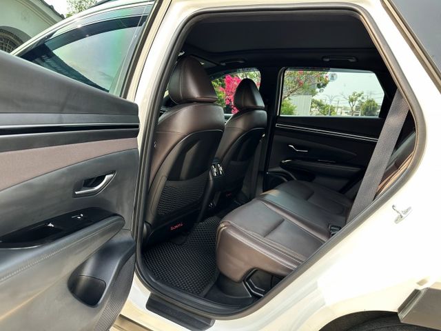 GLT-C頂級 油電休旅 全景天窗 雙冷熱通風電動椅 腰靠 ACC 偏離 盲點 換道 環景 急煞 電尾門 CARPLAY  第11張相片