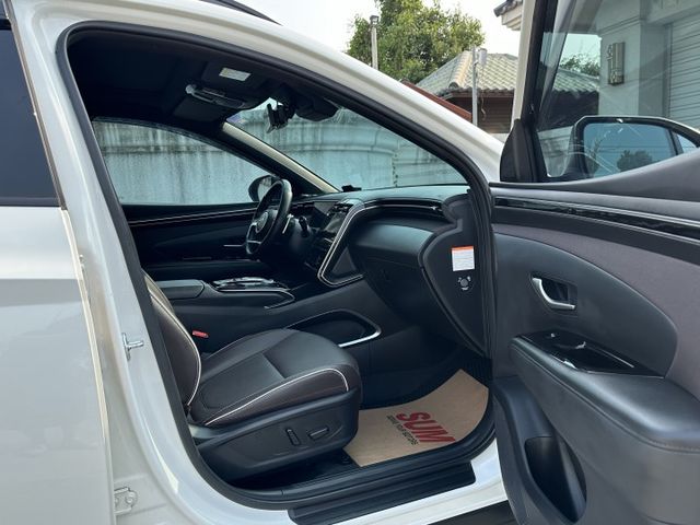 GLT-C頂級 油電休旅 全景天窗 雙冷熱通風電動椅 腰靠 ACC 偏離 盲點 換道 環景 急煞 電尾門 CARPLAY  第12張相片