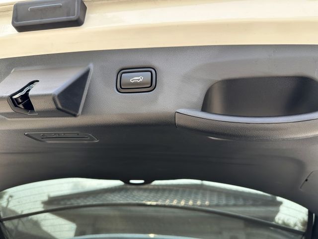 GLT-C頂級 油電休旅 全景天窗 雙冷熱通風電動椅 腰靠 ACC 偏離 盲點 換道 環景 急煞 電尾門 CARPLAY  第16張相片