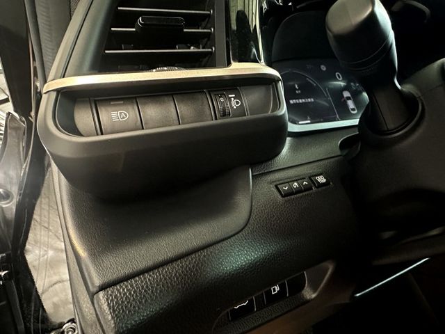 一手女用 原鈑原漆 七年保固 雙電椅 ACC跟車 偏離 盲點 換道 車道維持 急煞 電動後蓋 HUD 導航影音 省油休旅  第11張相片