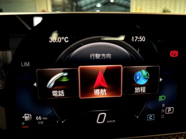 靈活有型 時尚轎跑車 渦輪 快撥片 雙恆溫 雙電椅 跟車 盲點 換道 主動安全 急煞 自動停車 多元影音 舒適度駕馭感!  第14張相片