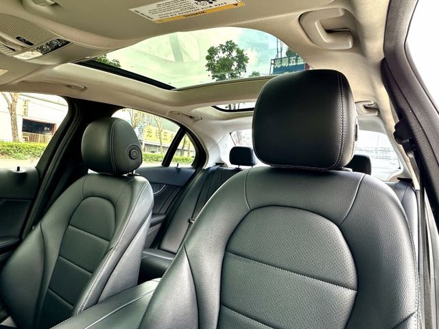 搶手絕美神車 4WD 渦輪 I-KEY 摸門 AMG套件 全景天窗 雙記憶電椅 快撥片 盲點 倒車顯影 柏林之音 超質感  第8張相片