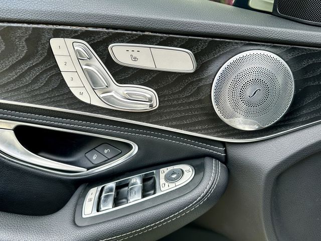 搶手絕美神車 4WD 渦輪 I-KEY 摸門 AMG套件 全景天窗 雙記憶電椅 快撥片 盲點 倒車顯影 柏林之音 超質感  第11張相片