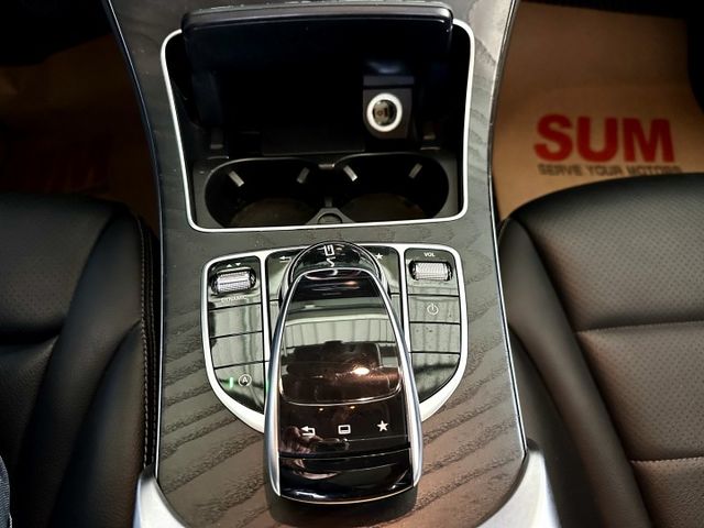 搶手絕美神車 4WD 渦輪 I-KEY 摸門 AMG套件 全景天窗 雙記憶電椅 快撥片 盲點 倒車顯影 柏林之音 超質感  第14張相片