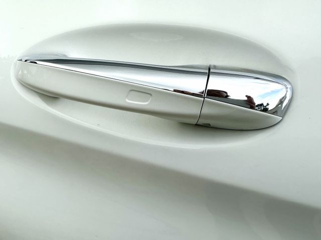 搶手絕美神車 4WD 渦輪 I-KEY 摸門 AMG套件 全景天窗 雙記憶電椅 快撥片 盲點 倒車顯影 柏林之音 超質感  第17張相片