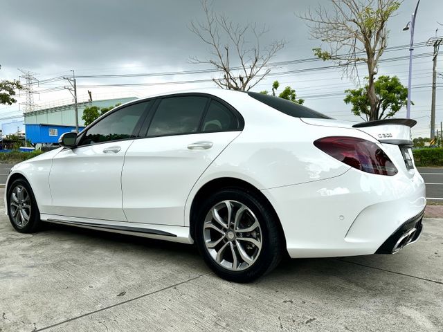 搶手絕美神車 4WD 渦輪 I-KEY 摸門 AMG套件 全景天窗 雙記憶電椅 快撥片 盲點 倒車顯影 柏林之音 超質感  第18張相片