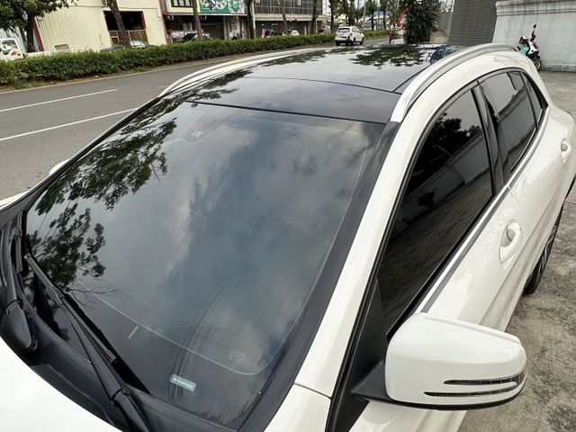 大天窗頂級 犀利轎跑 年跑約6千 渦輪 定速 快撥片 雙記憶電椅 倒車顯影 導航 超優質音響 前後雷達 後座倒覆 電尾門  第4張相片