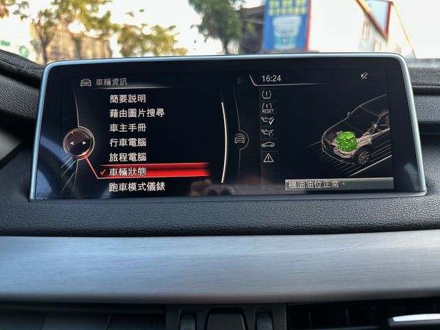 犀利的X5 35I 渦輪 全景天窗 快撥片 雙電椅 倒車顯影 導航影音 吸門 後座可分離倒覆可平整 優質內裝 俐落操控感  第12張相片