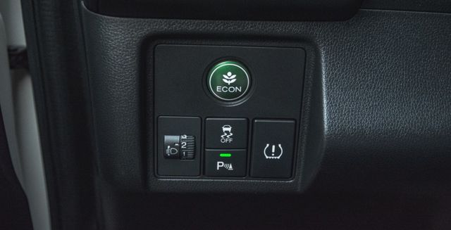 17年式 日式SUV精品車 I-KEY 定速 換檔撥片 恆溫 TCS防滑 導航倒車顯影 高階影音 俐落好開 享受駕馭感!  第9張相片