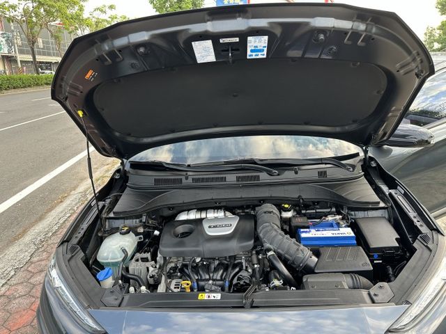 1.6t.渦輪 4WD 頂級版 換道 偏離 置中 急煞 HUD 倒顯 高級影音 前後雷達 後座平整倒覆 車頂架 實用休旅  第3張相片