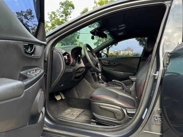 1.6t.渦輪 4WD 頂級版 換道 偏離 置中 急煞 HUD 倒顯 高級影音 前後雷達 後座平整倒覆 車頂架 實用休旅  第4張相片