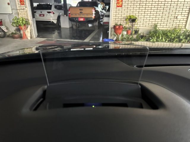 1.6t.渦輪 4WD 頂級版 換道 偏離 置中 急煞 HUD 倒顯 高級影音 前後雷達 後座平整倒覆 車頂架 實用休旅  第10張相片