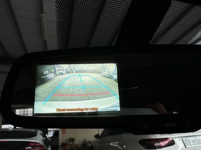 油電車的優等生 省油省荷包 好開又好養 定速 快撥片 雙前座電動椅 切換操控模式 導航 倒車顯影 多元影音 跟得上潮流.  第16張相片