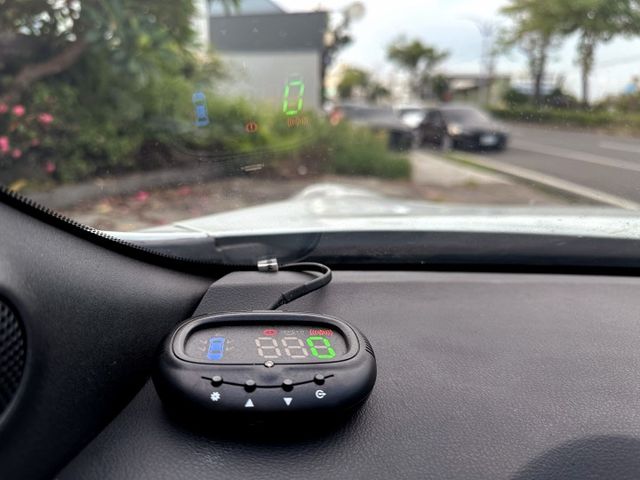 英式風味跑旅車 I-KEY 定速 恆溫 雙前電熱椅 導航 倒車顯影 HUD抬顯 後座可分離倒覆 雙色內裝 品味直接拉滿!  第7張相片