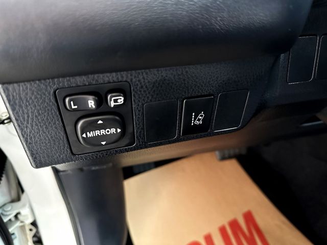 尊爵休旅 原鈑原漆 I-KEY 摸門 盲點 偏離 ACC跟車 斜坡 前後雷達 LED頭燈 HUD抬顯 導航 倒顯 影音  第7張相片