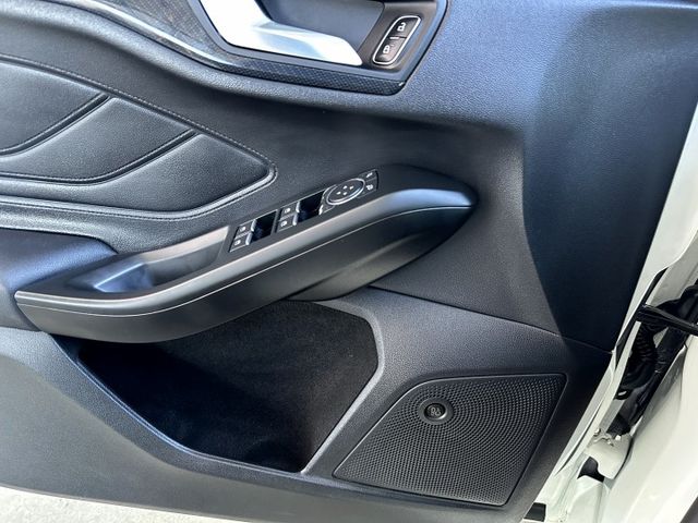 ST-LINE 原鈑認證 渦輪 I-KEY 快撥片 換道 置中 ACC跟車 急煞 HUD 倒車顯影 雙區恆溫 BO音響  第7張相片