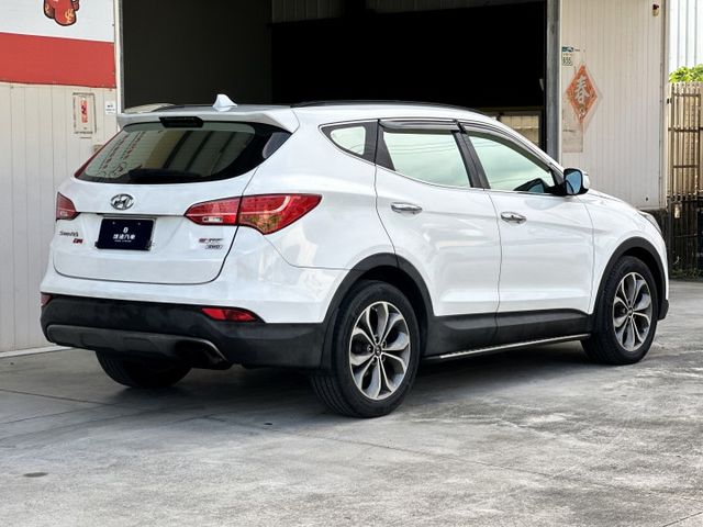 一手車原鈑 4WD 全景天窗 I-KEY 雙電椅 斜坡輔助 陡坡緩降 雙區恆溫 導航 倒顯 前後影像 電尾門 七人座休旅  第2張相片