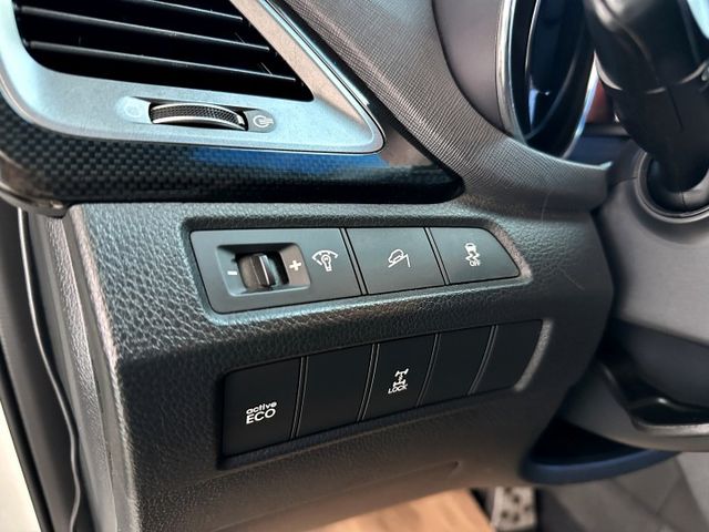 一手車原鈑 4WD 全景天窗 I-KEY 雙電椅 斜坡輔助 陡坡緩降 雙區恆溫 導航 倒顯 前後影像 電尾門 七人座休旅  第6張相片