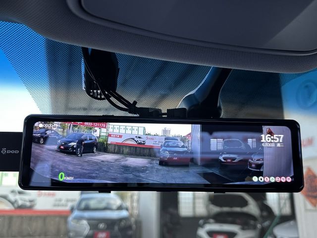 一手車原鈑 4WD 全景天窗 I-KEY 雙電椅 斜坡輔助 陡坡緩降 雙區恆溫 導航 倒顯 前後影像 電尾門 七人座休旅  第7張相片