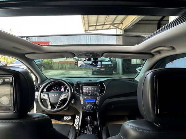 一手車原鈑 4WD 全景天窗 I-KEY 雙電椅 斜坡輔助 陡坡緩降 雙區恆溫 導航 倒顯 前後影像 電尾門 七人座休旅  第10張相片