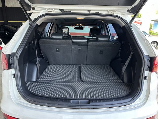 一手車原鈑 4WD 全景天窗 I-KEY 雙電椅 斜坡輔助 陡坡緩降 雙區恆溫 導航 倒顯 前後影像 電尾門 七人座休旅  第15張相片