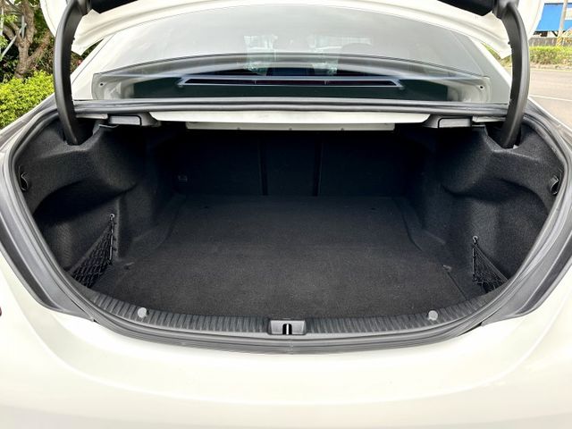 最美神車 4WD 渦輪 I-KEY 摸門 AMG套件 全景天窗 雙記憶電椅 快撥片 盲點 倒車顯影 柏林之音 超犀利  第19張相片