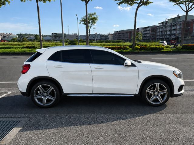 最美神車 4WD 渦輪 I-KEY 摸門 AMG套件 全景天窗 雙記憶電椅 快撥片 盲點 倒車顯影 柏林之音 超犀利  第20張相片