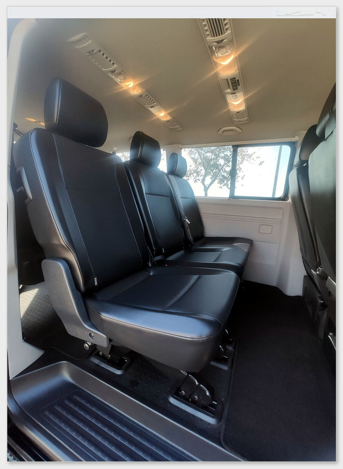 {福斯商旅車專賣實車實價}2019年式T6長軸9座哩程保證一手車原版件無待修(3+3+3)        第7張相片