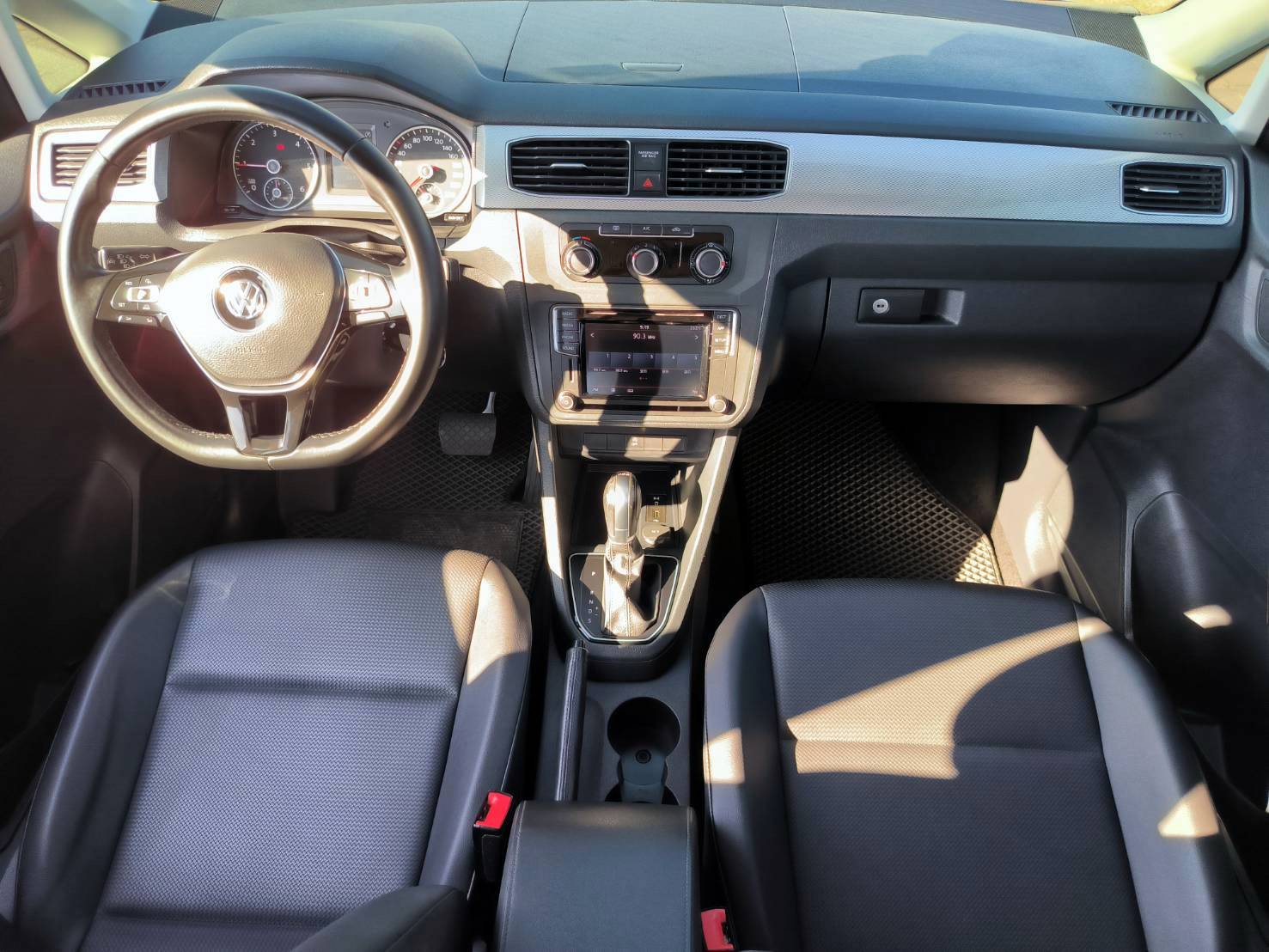 2020年Caddy Max 2.0柴油正7人座. ACC跟車.車道偏移.自動緊急煞車 原廠4年保固到2024年10月  第4張相片