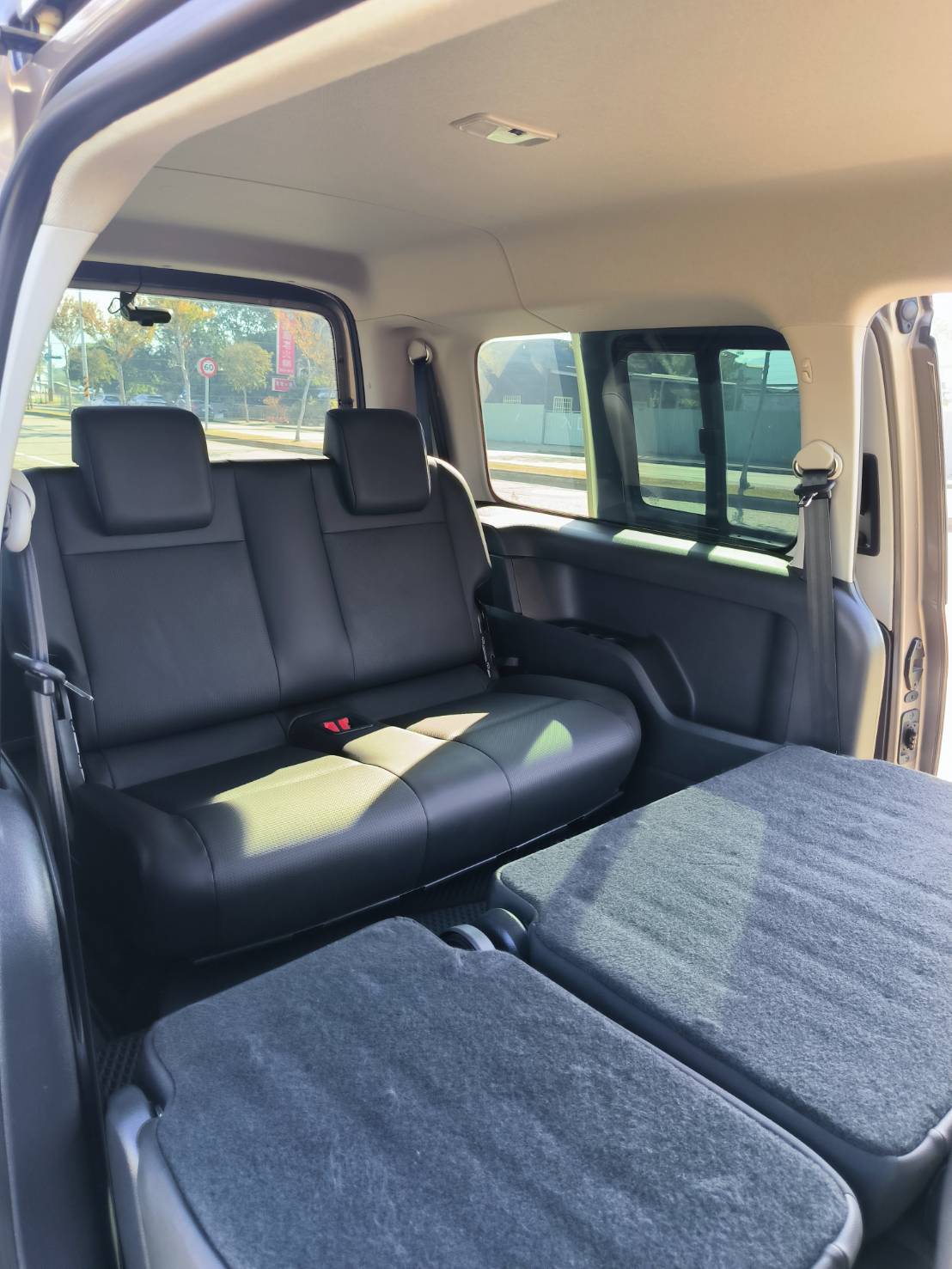 2020年Caddy Max 2.0柴油正7人座. ACC跟車.車道偏移.自動緊急煞車 原廠4年保固到2024年10月  第9張相片