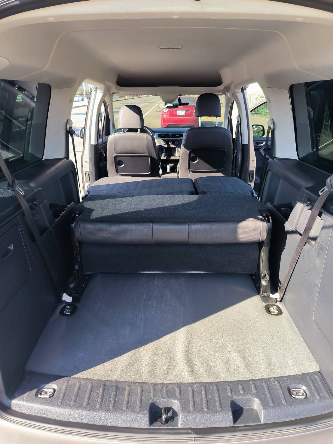 2020年Caddy Max 2.0柴油正7人座. ACC跟車.車道偏移.自動緊急煞車 原廠4年保固到2024年10月  第11張相片