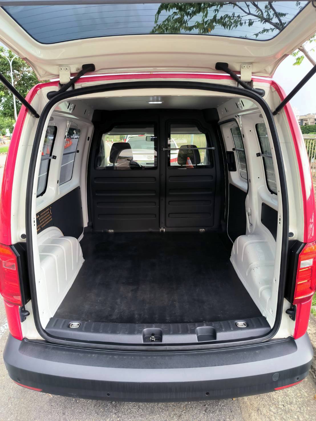 2020年福斯CADDY VAN 1.4汽油7速自手排短軸  第7張相片