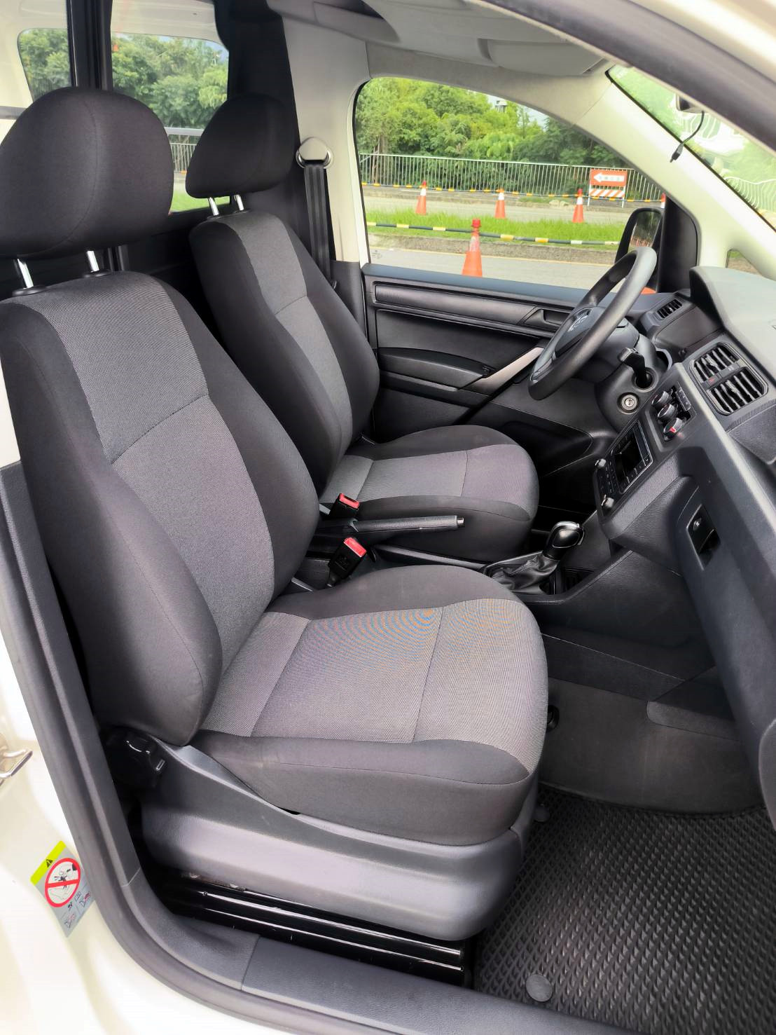 2020年福斯CADDY VAN 1.4汽油7速自手排短軸  第3張相片