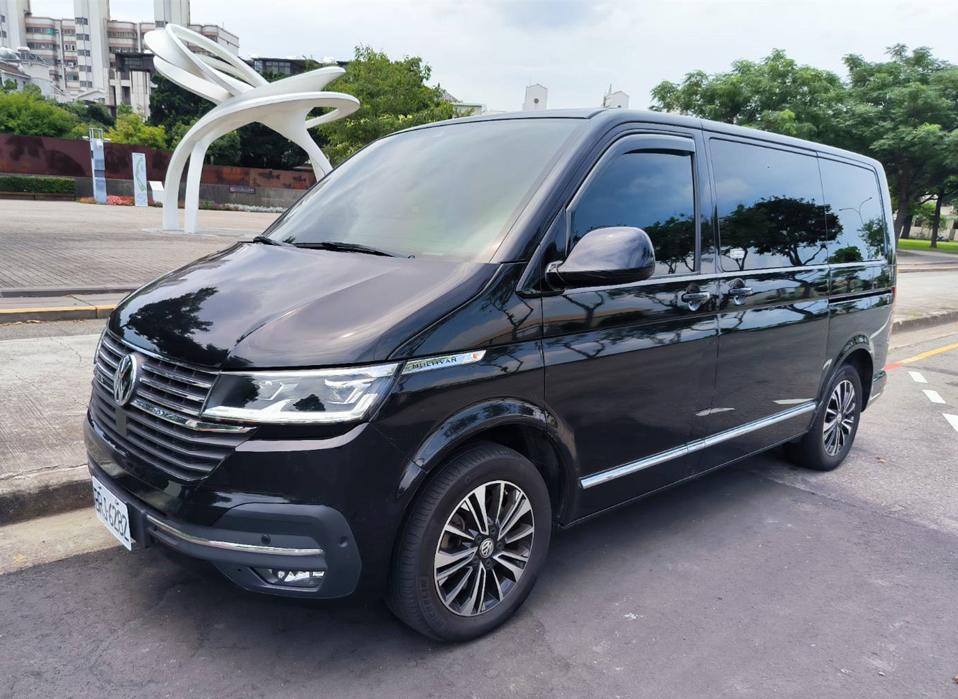 福斯頂級商旅T6.1 Multivan Highine版199匹馬力2.0柴油7速自手排短軸7人座  第1張相片