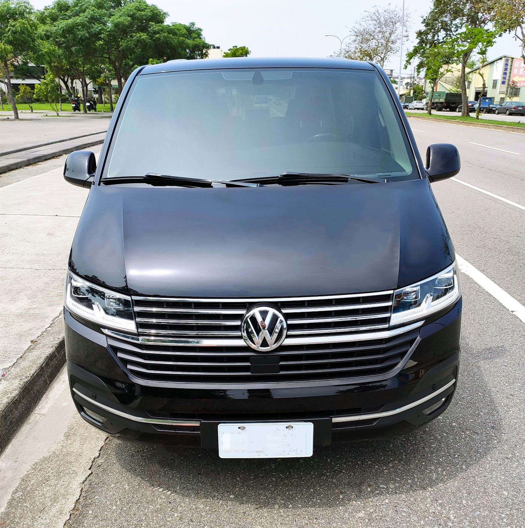 福斯頂級商旅T6.1 Multivan Highine版199匹馬力2.0柴油7速自手排短軸7人座  第2張相片